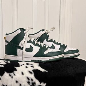 Nike Dunk “Australia” Hightops, Men’s 7.5/Women’s 9.5